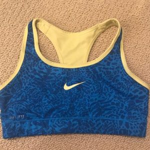 SUPER CUTE NIKE SPORTS BRA